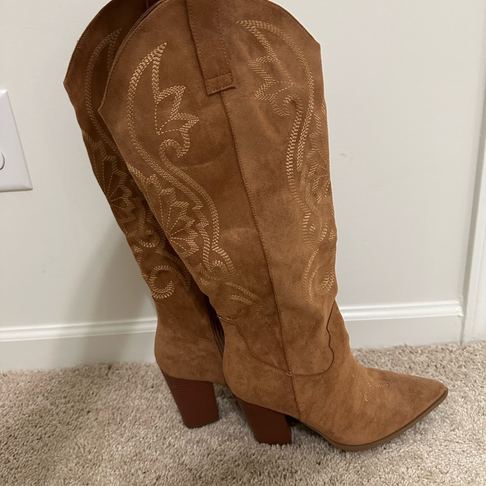Chic Tan Suede Heeled Boots